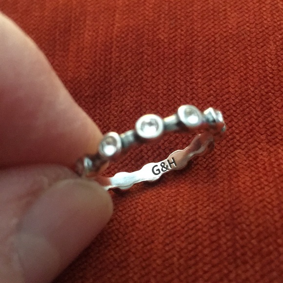 ๐ Grace & Heart In The Round Ring - Picture 4 of 8